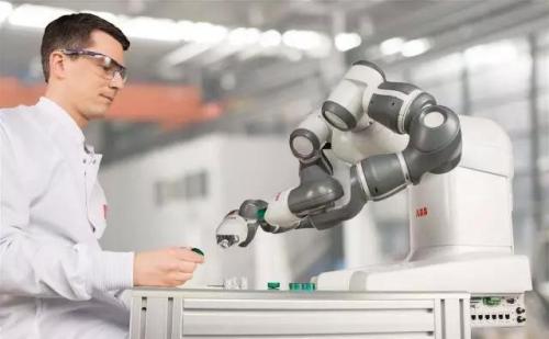 智能机器人研发 制造业智能化转型的先锋力量